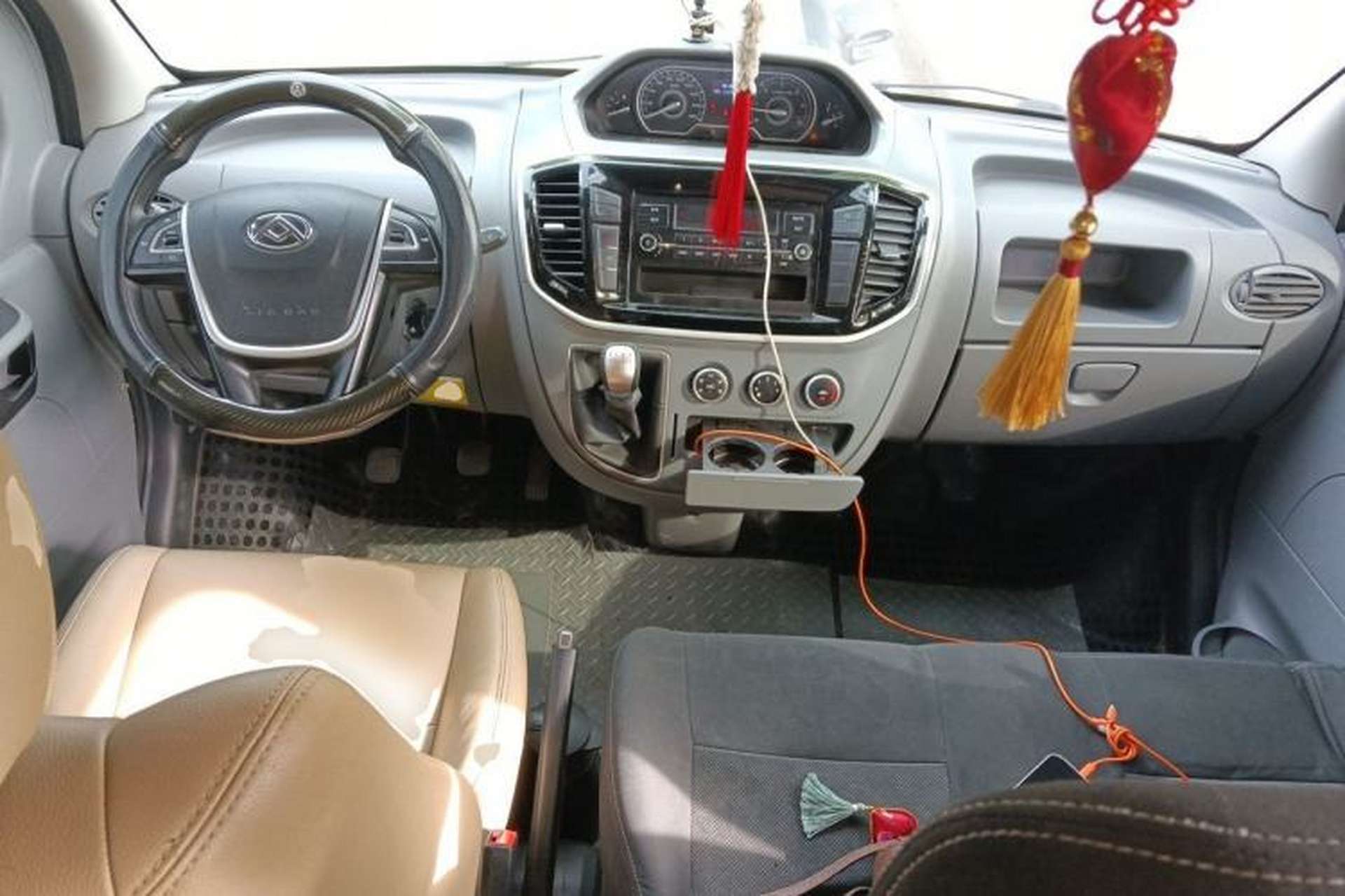 Used SAIC MAXUS Xintu V80  Center Console
