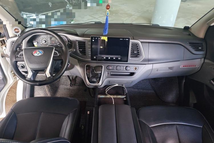 Used SAIC MAXUS Xintu V80 2021 2.0T PLUS AMT All-in-One King Long Wheelbase Mid-Roof Design—6/7/8/9-Seater Center Console