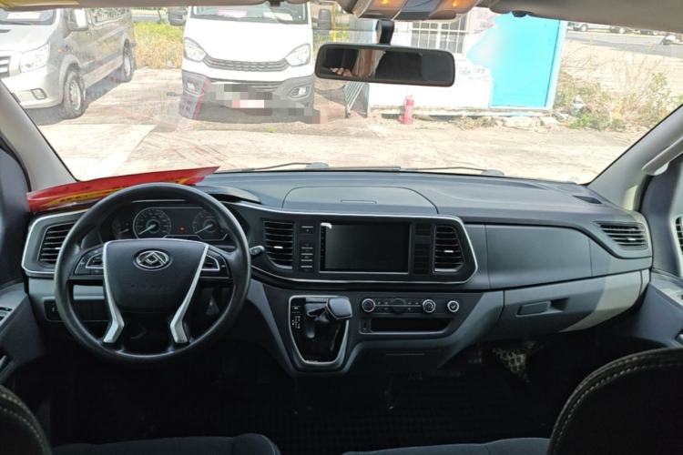 Used SAIC MAXUS Xintu V80 2021 2.0T AMT Classic Aoyuntong Short Wheelbase Ultra-Low Roof 5/6-Seater Center Console