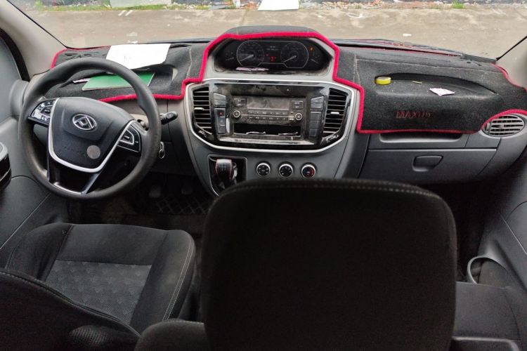 Used SAIC MAXUS Xintu V80 2021 2.0T Manual Classic Aoyuntong Long Wheelbase High-Roof 6/7/8/9-Seater Center Console