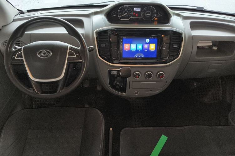 Used SAIC MAXUS Xintu V80 2021 2.0T AMT Classic Aoyuntong Long Wheelbase Mid-Roof 6/7/8/9-Seater Center Console
