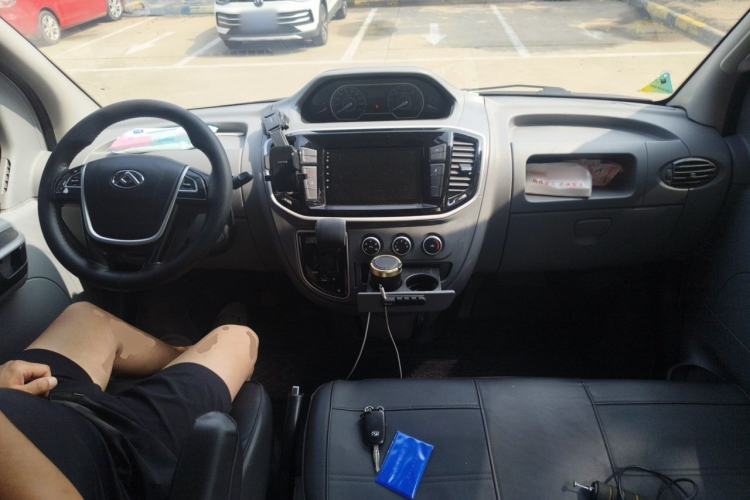 Used SAIC MAXUS Xintu V80 2021 2.0T AMT Classic Aoyuntong Long Wheelbase Mid-Roof 6/7/8/9-Seater Center Console