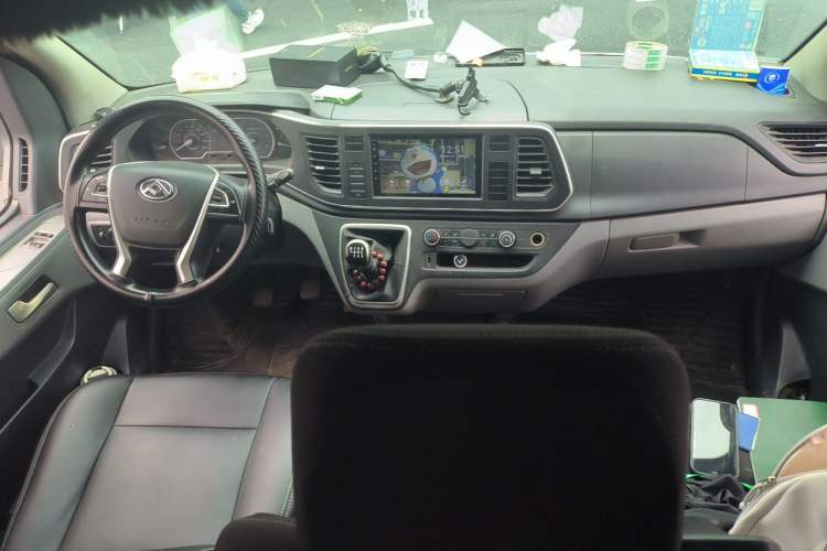 Used SAIC MAXUS Xintu V80 2021 2.0T Manual Classic Aoyuntong 127 PS Mid-axle Mid-roof 6/7/8/9-Seater Center Console