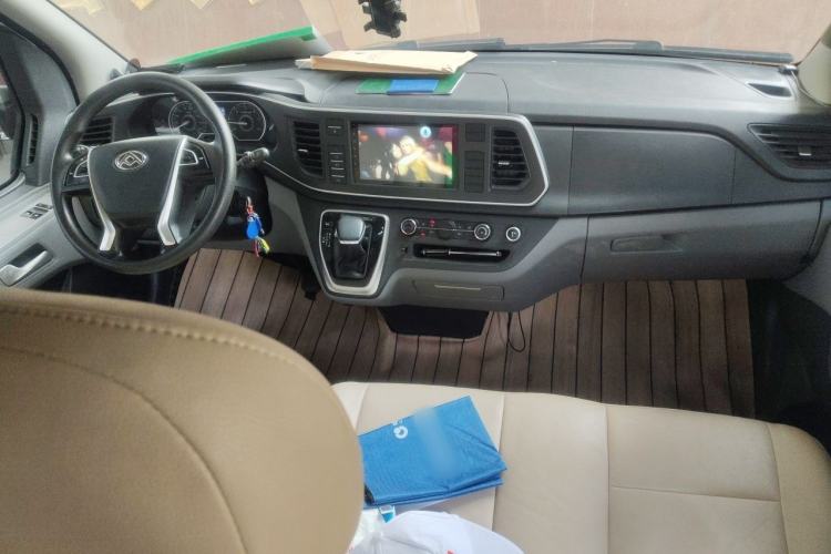 Used SAIC MAXUS Xintu V80 2021 2.0T PLUS AMT Aoyuntong Short-Wheelbase Mid-Roof 5/6-Seater Center Console