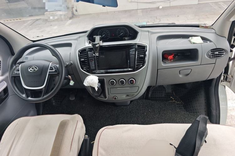 Used SAIC MAXUS Xintu V80 2021 2.0T Manual Classic Aoyuntong Long Wheelbase Mid-Roof 6/7/8/9-Seater Center Console