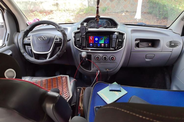Used SAIC MAXUS Xintu V80 2021 2.0T City Distribution King 10th Anniversary Edition Center Console