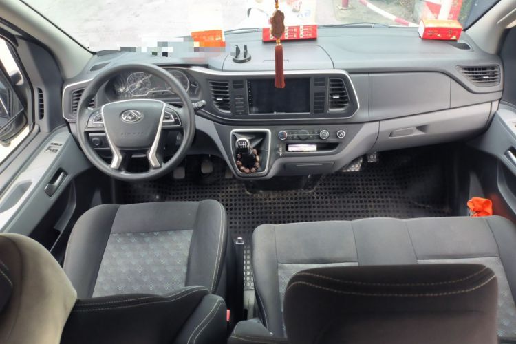 Used SAIC MAXUS Xintu V80 2021 2.0T Manual Classic Aoyuntong 127 PS Mid-axle Mid-roof 6/7/8/9-Seater Center Console