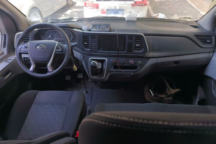 Used SAIC MAXUS Xintu V80 2021 2.0T Manual Classic Aoyuntong 127 PS Mid-axle Mid-roof 6/7/8/9-Seater Center Console