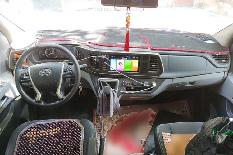 Used SAIC MAXUS Xintu V80 2021 2.0T Manual Classic Aoyuntong 127 PS Mid-axle Mid-roof 6/7/8/9-Seater Center Console