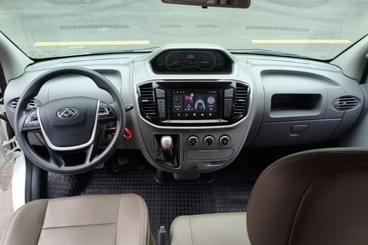 Used SAIC MAXUS Xintu V80 2021 2.0T Manual Classic Aoyuntong Long Wheelbase Mid-Roof 6/7/8/9-Seater Center Console