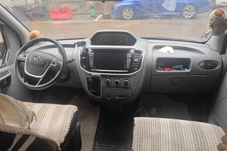 Used SAIC MAXUS Xintu V80 2021 2.0T AMT Classic Aoyuntong Long Wheelbase Mid-Roof 6/7/8/9-Seater Center Console