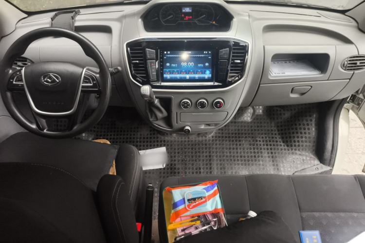 Used SAIC MAXUS Xintu V80 2021 2.0T Manual Classic Aoyuntong Long Wheelbase Mid-Roof 6/7/8/9-Seater Center Console
