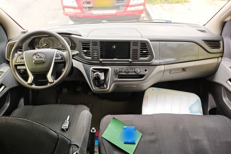 Used SAIC MAXUS Xintu V80 2021 2.0T PLUS Manual All-Around King Long Wheelbase Mid-Roof Variant with 6/7/8/9 Seats Center Console