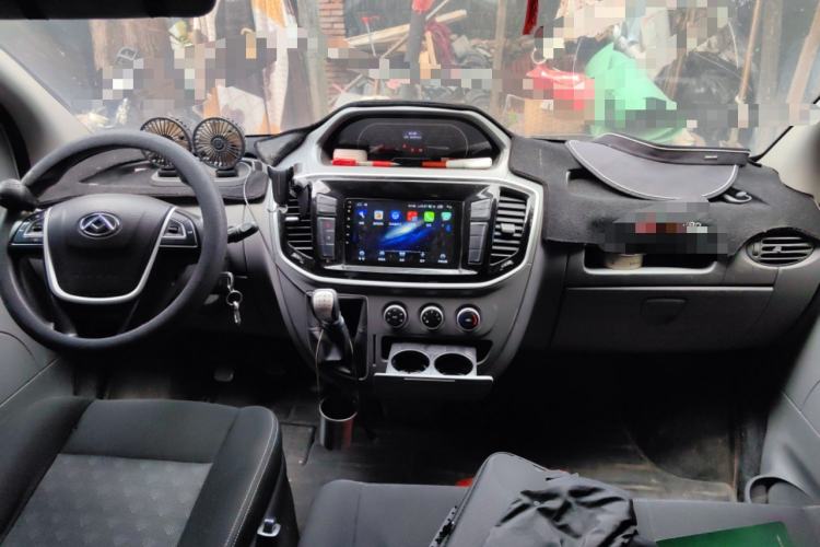 Used SAIC MAXUS Xintu V80 2021 2.0T Manual Classic Aoyuntong Long Wheelbase Mid-Roof 6/7/8/9-Seater Center Console