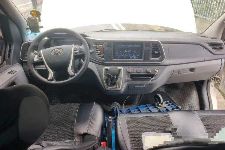 Used SAIC MAXUS Xintu V80 2021 2.0T Manual Classic Aoyuntong 127 PS Mid-axle Mid-roof 6/7/8/9-Seater Center Console