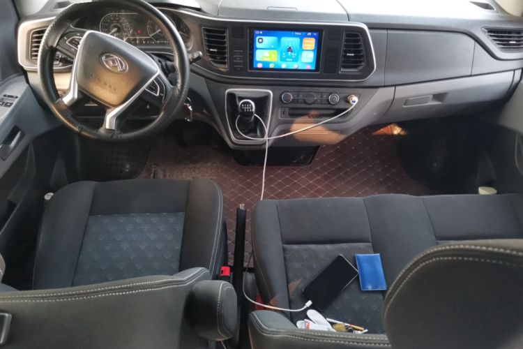 Used SAIC MAXUS Xintu V80 2021 2.0T Manual Classic Aoyuntong Short Wheelbase Ultra-Low Roof 5/6-Seater Center Console