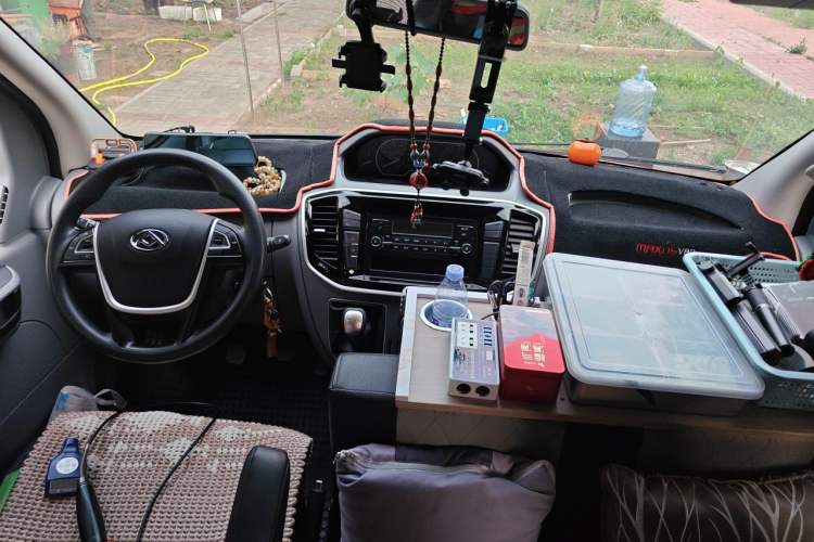 Used SAIC MAXUS Xintu V80  Center Console