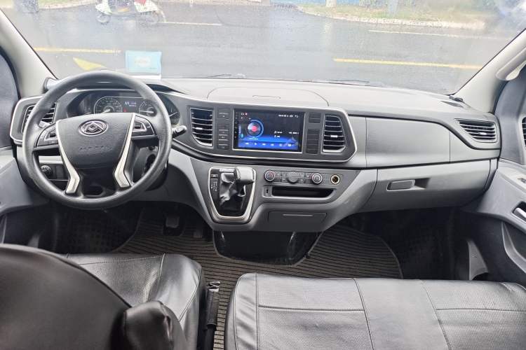 Used SAIC MAXUS Xintu V80 2021 2.0T AMT Classic Aoyuntong Short Wheelbase Ultra-Low Roof 5/6-Seater Center Console