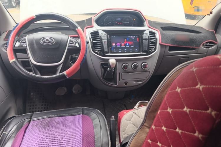 Used SAIC MAXUS Xintu V80 2021 2.0T Manual Classic Aoyuntong Long Wheelbase Mid-Roof 6/7/8/9-Seater Center Console