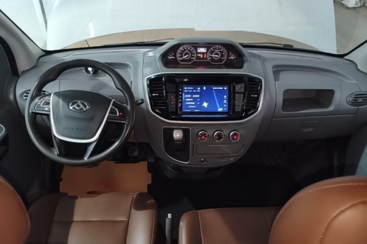Used SAIC MAXUS Xintu V80 2021 2.0T Manual Classic Aoyuntong Long Wheelbase Mid-Roof 6/7/8/9-Seater Center Console
