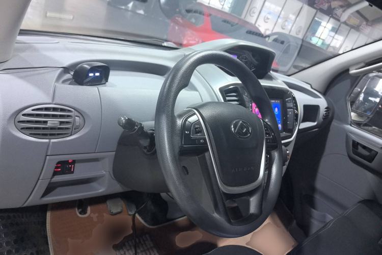 Used SAIC MAXUS Xintu V80 2021 2.0T PLUS AMT City Edition Short Wheelbase Ultra-Low Roof 5/6-Seater Center Console
