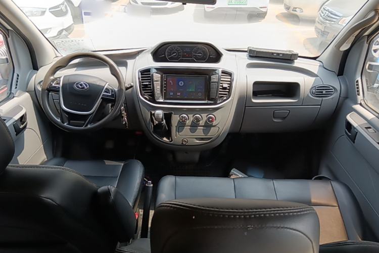 Used SAIC MAXUS Xintu V80 2021 2.0T Manual Classic Aoyuntong Long Wheelbase Mid-Roof 6/7/8/9-Seater Center Console