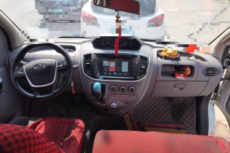 Used SAIC MAXUS Xintu V80 2021 2.0T Manual Classic Aoyuntong Short Wheelbase Mid-Roof 5/6-Seater Center Console