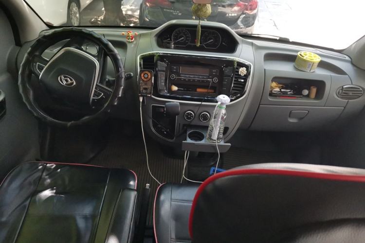 Used SAIC MAXUS Xintu V80 2021 2.0T PLUS AMT City Edition Short Wheelbase Ultra-Low Roof 5/6-Seater Center Console
