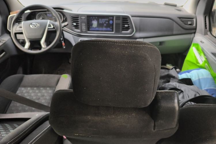 Used SAIC MAXUS Xintu V80 2021 2.0T PLUS AMT All-in-One King Long Wheelbase Mid-Roof Design—6/7/8/9-Seater Center Console