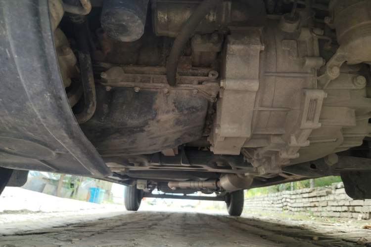 Used SAIC MAXUS Xintu V80 2021 2.0T AMT Classic Aoyuntong Long Wheelbase Mid-Roof 6/7/8/9-Seater Chassis Front