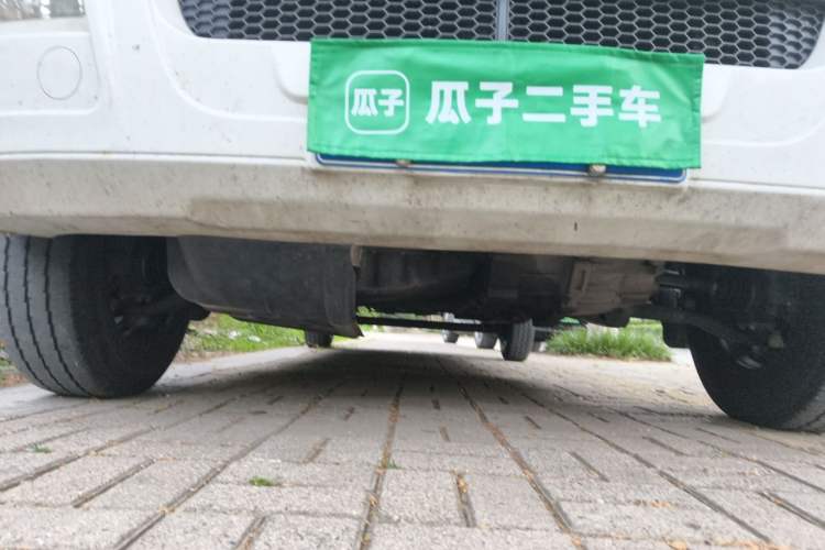 Used SAIC MAXUS Xintu V80 2021 2.0T Manual Classic Aoyuntong 127 PS Mid-axle Mid-roof 6/7/8/9-Seater Chassis Front