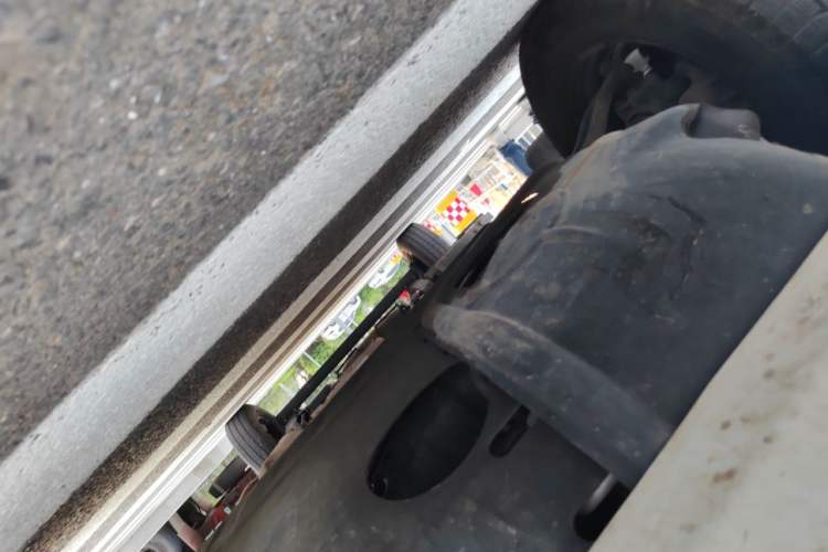 Used SAIC MAXUS Xintu V80 2021 2.0T AMT Classic Aoyuntong Short Wheelbase Mid-Roof 5/6-Seater Chassis Front