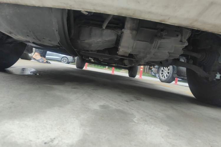 Used SAIC MAXUS Xintu V80 2021 2.0T Manual Classic Aoyuntong Long Wheelbase High-Roof 6/7/8/9-Seater Chassis Front