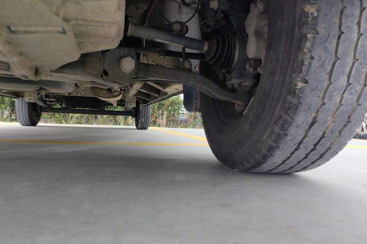 Used SAIC MAXUS Xintu V80  Chassis Front Left