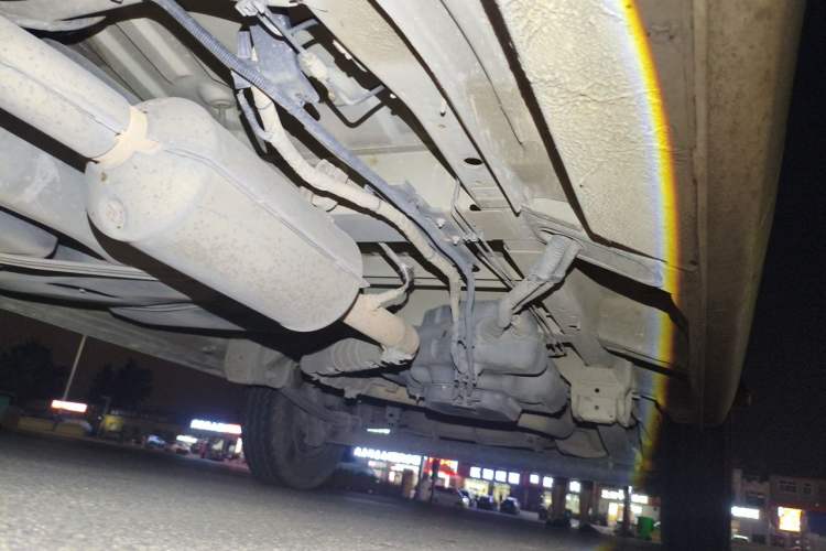 Used SAIC MAXUS Xintu V80 2021 2.0T Manual Classic Aoyuntong Short Wheelbase Mid-Roof 5/6-Seater Chassis Front Left