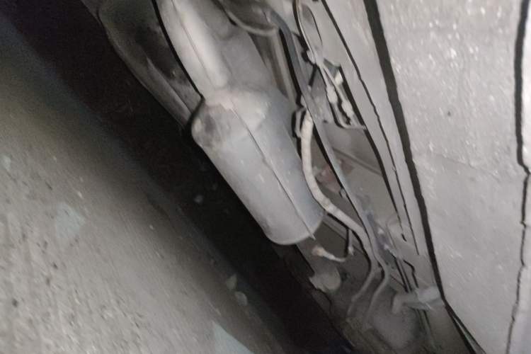 Used SAIC MAXUS Xintu V80 2021 2.0T Manual Classic Aoyuntong Long Wheelbase Mid-Roof 6/7/8/9-Seater Chassis Front Left