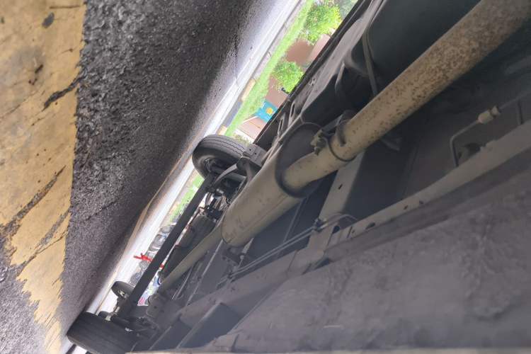 Used SAIC MAXUS Xintu V80  Chassis Front Left