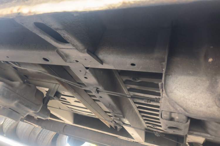 Used SAIC MAXUS Xintu V80  Chassis Front Left