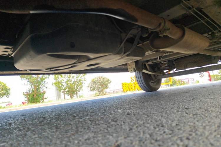 Used SAIC MAXUS Xintu V80  Chassis Front Left