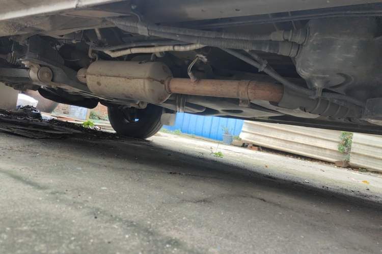 Used SAIC MAXUS Xintu V80 2021 2.0T Manual Classic Aoyuntong Long Wheelbase Mid-Roof 6/7/8/9-Seater Chassis Front Left