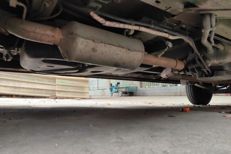 Used SAIC MAXUS Xintu V80 2021 2.0T Manual Classic Aoyuntong Long Wheelbase Mid-Roof 6/7/8/9-Seater Chassis Front Left