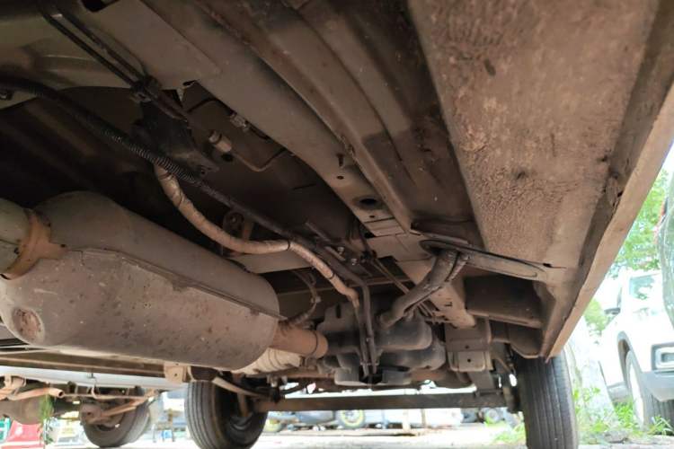 Used SAIC MAXUS Xintu V80 2021 2.0T Manual Classic Aoyuntong Short Wheelbase Mid-Roof 5/6-Seater Chassis Front Left