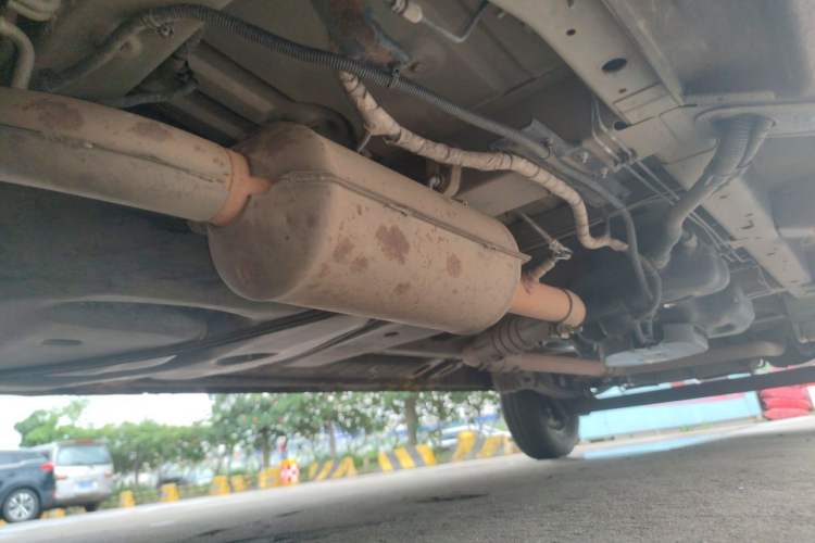 Used SAIC MAXUS Xintu V80 2021 2.0T Manual Classic Aoyuntong Long Wheelbase Mid-Roof 6/7/8/9-Seater Chassis Front Left