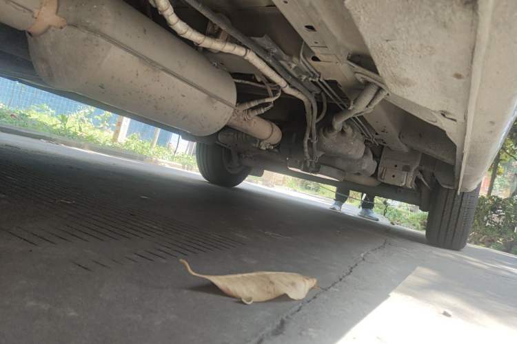 Used SAIC MAXUS Xintu V80  Chassis Front Left