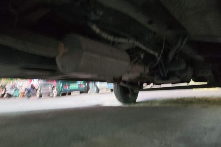 Used SAIC MAXUS Xintu V80 2021 2.0T PLUS Manual All-Around King Short Wheelbase Mid-Roof Variant—5/6/7/8/9-Seater Chassis Front Left