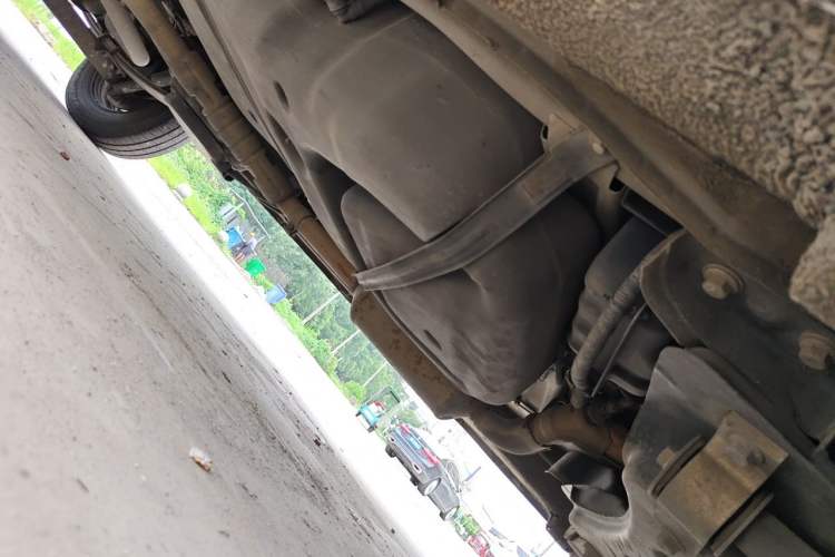 Used SAIC MAXUS Xintu V80 2021 2.0T Manual Classic Aoyuntong Short Wheelbase Mid-Roof 5/6-Seater Chassis Front Right