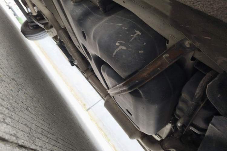 Used SAIC MAXUS Xintu V80 2021 2.0T Manual Classic Aoyuntong Long Wheelbase Mid-Roof 6/7/8/9-Seater Chassis Front Right
