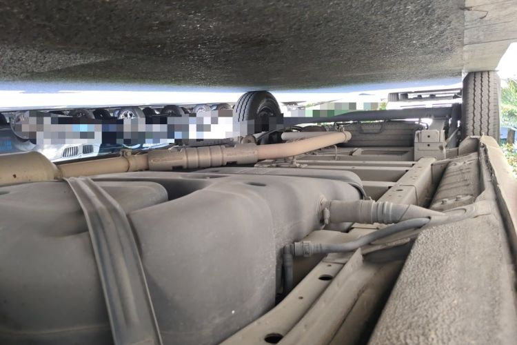 Used SAIC MAXUS Xintu V80 2021 2.0T Manual Classic Aoyuntong 127 PS Mid-axle Mid-roof 6/7/8/9-Seater Chassis Front Right