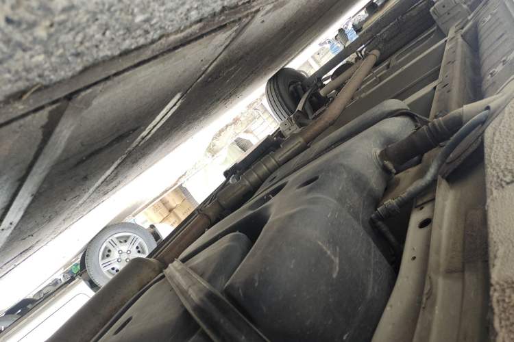 Used SAIC MAXUS Xintu V80 2021 2.0T Manual Classic Aoyuntong Long Wheelbase Mid-Roof 6/7/8/9-Seater Chassis Front Right
