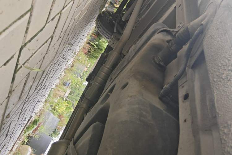 Used SAIC MAXUS Xintu V80 2021 2.0T Manual Classic Aoyuntong Long Wheelbase Mid-Roof 6/7/8/9-Seater Chassis Front Right